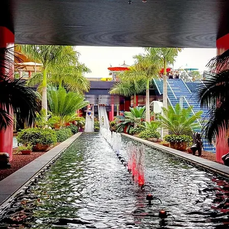 Las Americas Close The Beach *